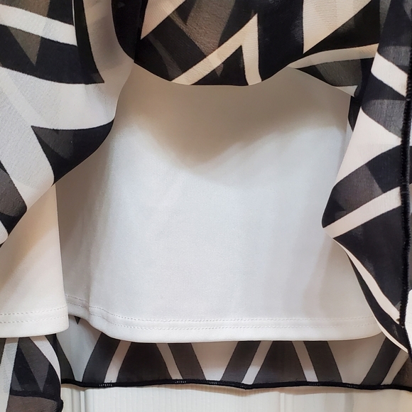 NWOT Black and White Chevron Print Blouse - Picture 4 of 8